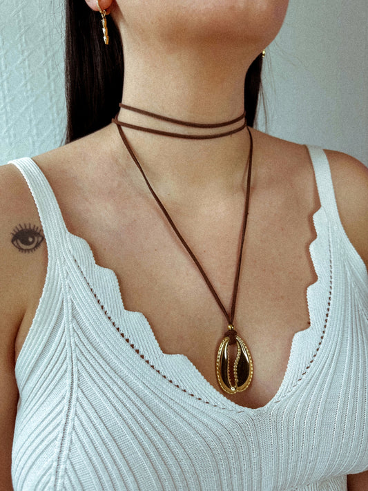 SHELLY NECKLACE