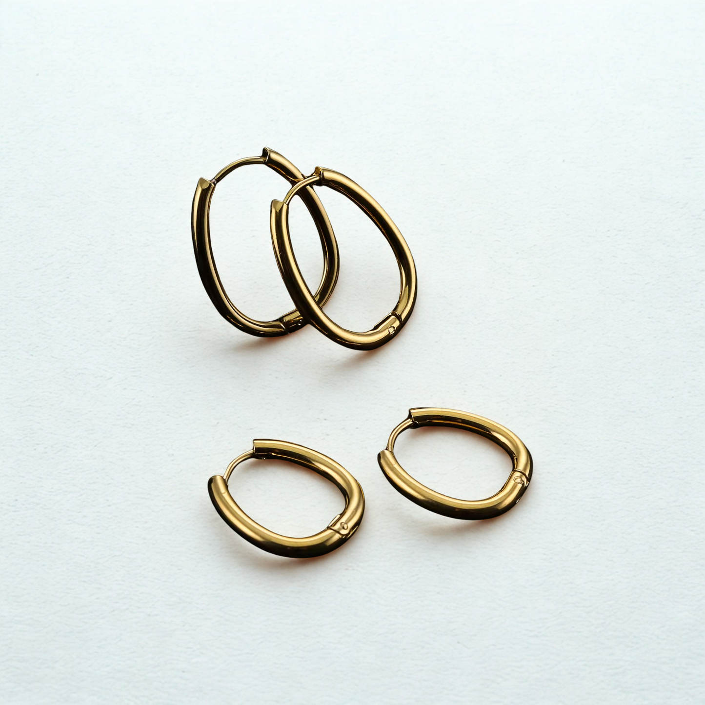 JOLLY HOOP EARRING